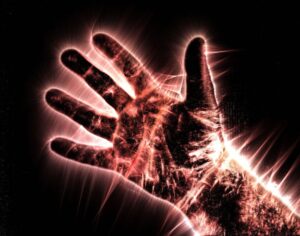 Kirlian-Photography Hand with energy around it reiki practitioner